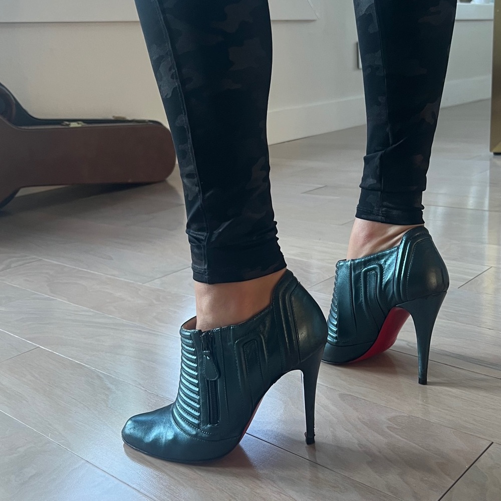 Christian Louboutin Sigourney ankle Booties 40 - Picture 9 of 9